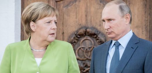 Německá kancléřka Angela Merkelová a prezident Ruska Vladimir Putin.