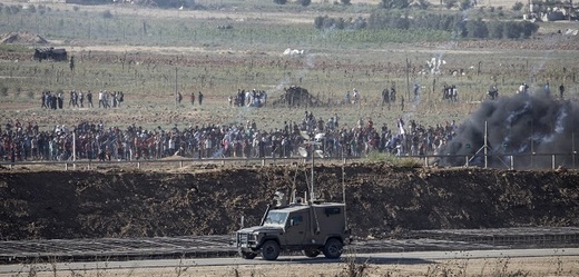 Palestinská demonstrace u pásma Gazy.