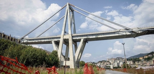 Po pádu janovského mostu plánuje italská vláda zkontrolovat všechny veřejné stavby.