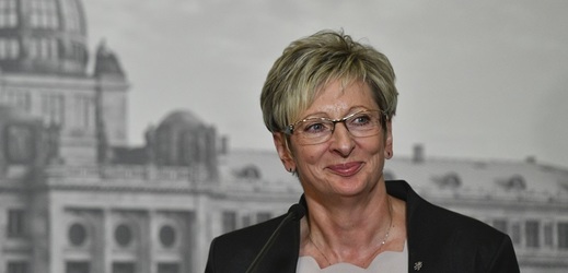 Ministryně průmyslu a obchodu Marta Nováková (za ANO).