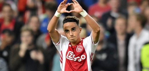 Zdravotní stav jednadvacetiletého fotbalisty Abdelhaka Nouriho se zlepšuje.