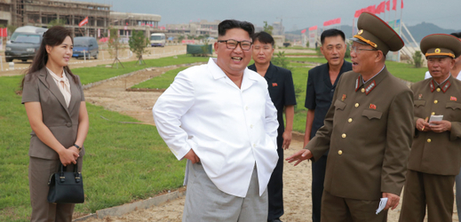Severokorejský vůdce Kim Čong-un (uprostřed).