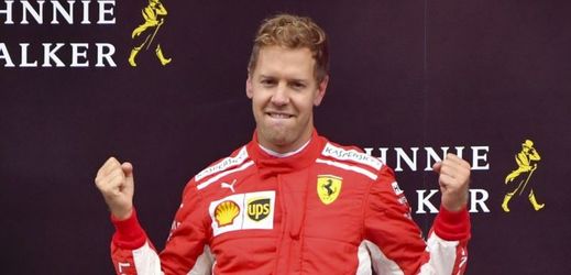 Sebastian Vettel bojuje ještě s Ferrari o mistrovský titul. 