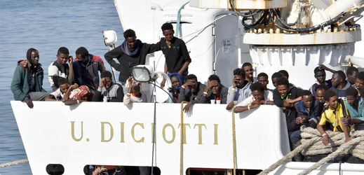 Migranti na lodi Dicotti.