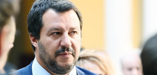 Tvrdá protiimigrační politika nadělala Matteu Salvinimu potíže se zákonem.