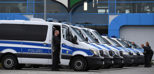 Policisté v Chemnitzu.