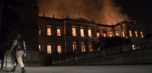 Brazilské Národní muzeum v plamenech.