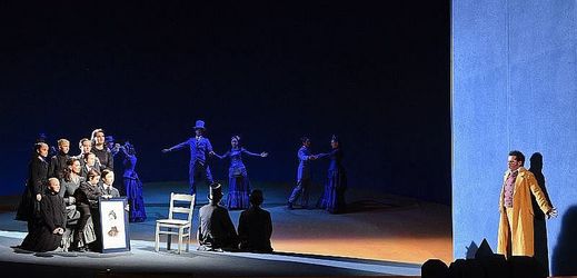 Peter Berger (vpravo) jako Werther při generální zkoušce opery Werther 4. června 2018 v Národním divadle v Praze.