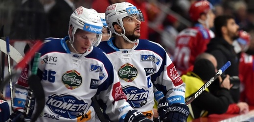 Leoš Čermák (vpravo) se rozhodl pokračovat v hokejové kariéře.