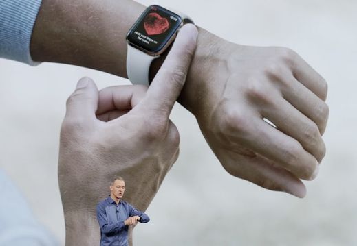 Apple představil nový iPhone XS a novou verzi hodinek.