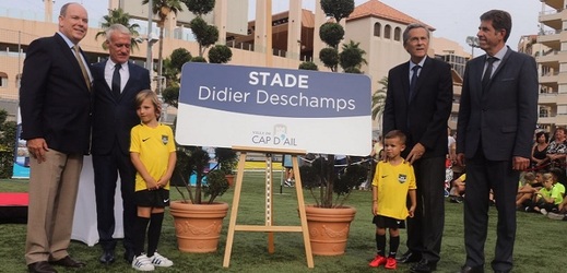 Jméno Didiera Deschampse ponese už druhý francouzský fotbalový stánek.