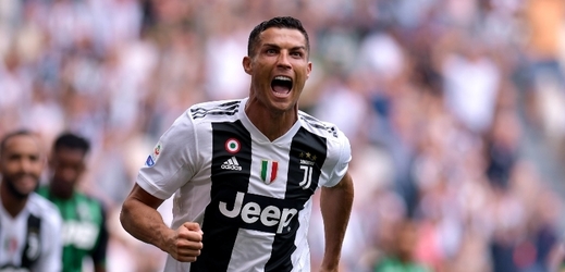 Ronaldo se trefil za Juventus, zařídil výhru nad Sassuolem.