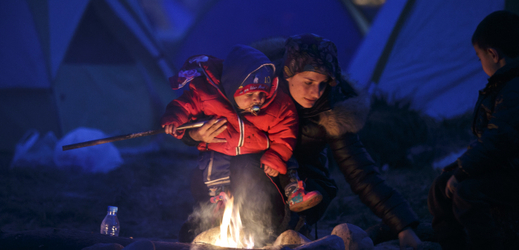 Děti v uprchlickém táboře v Řecku.