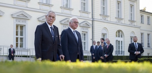 Miloš Zeman (vlevo) na oficiální návštěvě německého prezidenta Franka-Waltera Steinmeiera.