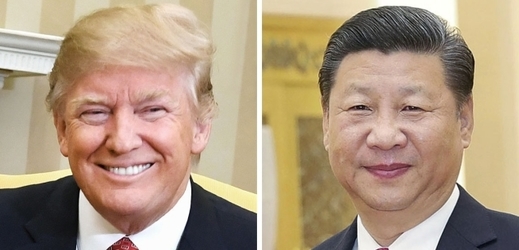 Čínský prezident Si Ťin-pching (vpravo) hlava USA Donald Trump.