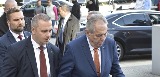 Prezident Miloš Zeman (vpravo) při návštěvě Olomouckého kraje.