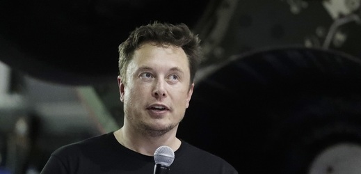 Elon Musk chtěl z burzy stáhnout všechny akcie Tesly.