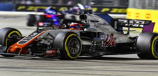 Za Haas budou i nadále jezdit Francouz Grosjean a Dán Magnussen.