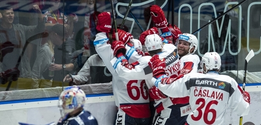 Pardubice s Brnem dohrají páté kolo hokejové extraligy. 