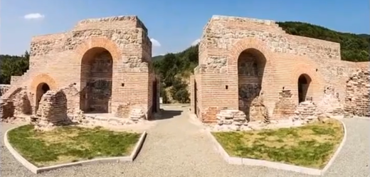 Zrestaurovaná starověká pevnost Trajan v Bulharsku.