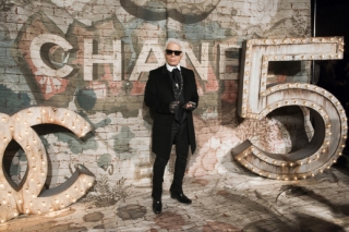 Ve svých padesáti letech začal pracovat pro módní dům Chanel.