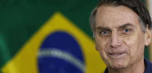 Krajně pravicový kandidát a bývalý armádní důstojník Jair Bolsonaro.