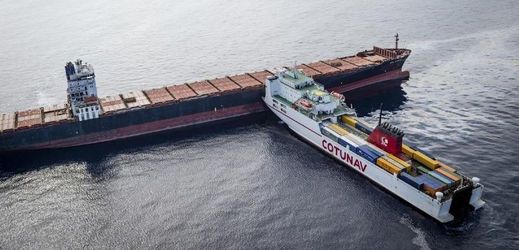 U Korsiky se srazily lodě, do moře unikly tisíce litrů paliva.