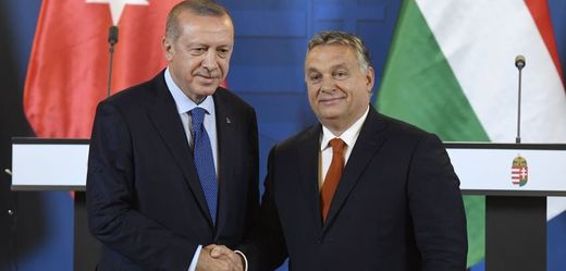 Turecký prezident Recep Tayyip Erdogan a maďarský premiér Viktor Orbán. 