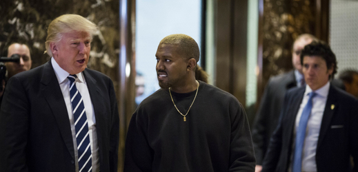 Donald Trump (vlevo) s Kanye Westem (uprostřed). 