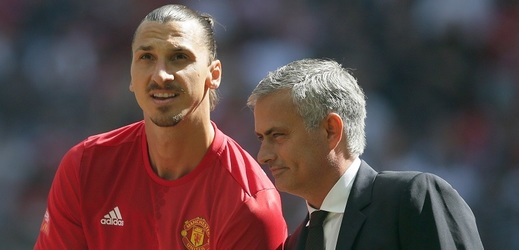 Švédský kanonýr Zlatan Ibrahimović se zastal trenéra Josého Mourinha.