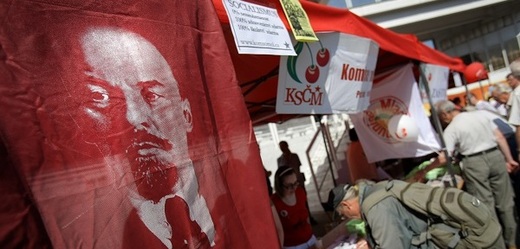 Oslava 1. máje v podání komunistů, budou stejně slavit i výsledky voleb?