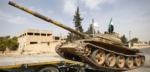 Stahování těžké vojenské techniky ze syrského Idlibu.