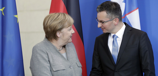 Německá kancléřka Angela Merkelová při setkání s  novým slovinským premiérem Marjanem Šarecem.