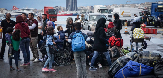 Migranti z Turecka často nelegálně cestují do Řecka, kde následně žádají o azyl.