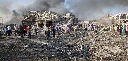 Somálská metropole Mogadišo si připomíná nejhorší teroristický útok v dějinách země.