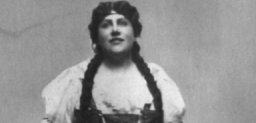 Ema Destinnová jako Mařenka v opeře "Prodaná nevěsta" v roce 1909 v New Yorku.
