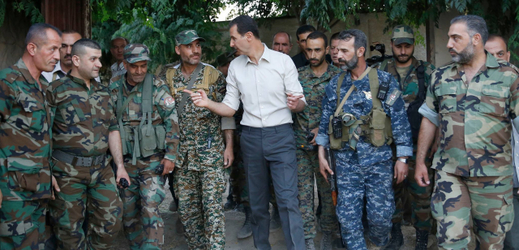 Syrský prezident Bašár Asad s vojáky.