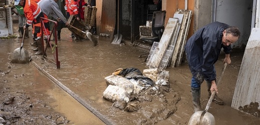Francii postihly bleskové záplavy.