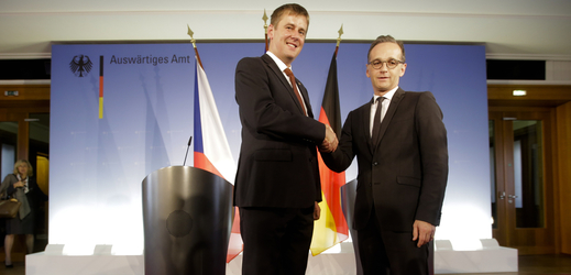 Český ministr zahraničí Tomáš Petříček (vlevo) a jeho německý protějšek Heiko Maas.
