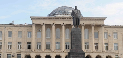 Dříve stála na náměstí v Gori Stalinova socha, která byla v roce 2010 přemístěna do muzea.
