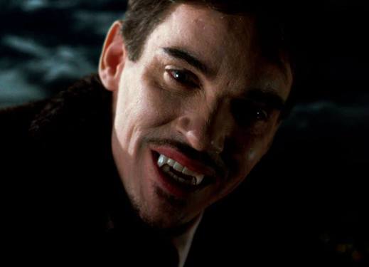 Jonathan Rhys Meyers jako Dracula ve stejnojmenném seriálu z produkce NBC.