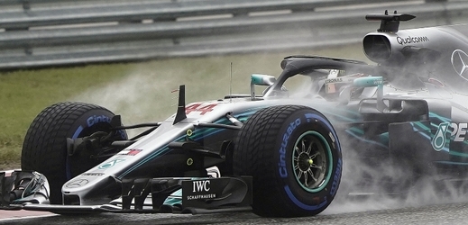 Lewis Hamilton kraloval i na okruhu v USA.