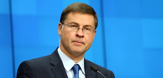 S rozhodnutím komise seznámil Itálii Valdis Dombrovskis.
