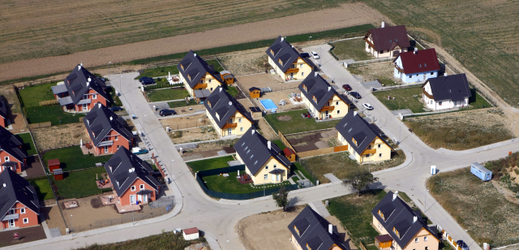 Výstavba satelitního městečka - realita mnoha českých měst a obcí.