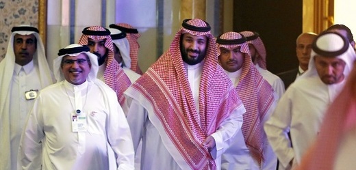 Korunní princ Muhammad bin Salmán (uprostřed) se vyjádřil k vraždě novináře.