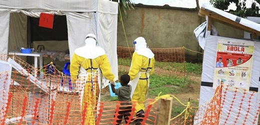 Tým lékařů pracující v Kongu, kde řádí ebola.