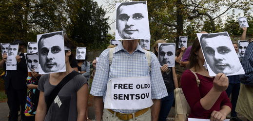 Protestní pochod proti věznění ukrajinského režiséra Oleha Sencova a dalších politických vězňů.