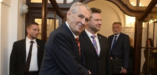 Prezident Miloš Zeman vysvětlil, proč některé politiky nepozval na Hrad.