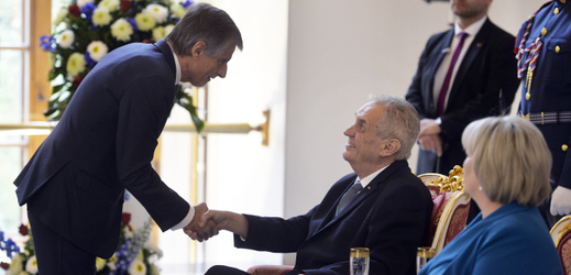 Prezident Miloš Zeman s manželkou Ivanou přijímali zahraniční diplomaty.