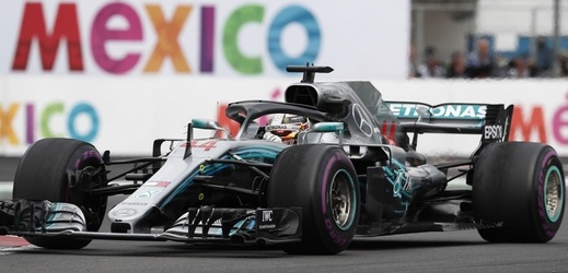 Lewis Hamilton je staronovým mistrem světa ve formuli 1.